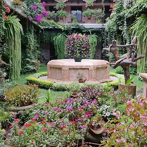 hotel-genessis.guatemalaantiguahotels.com/